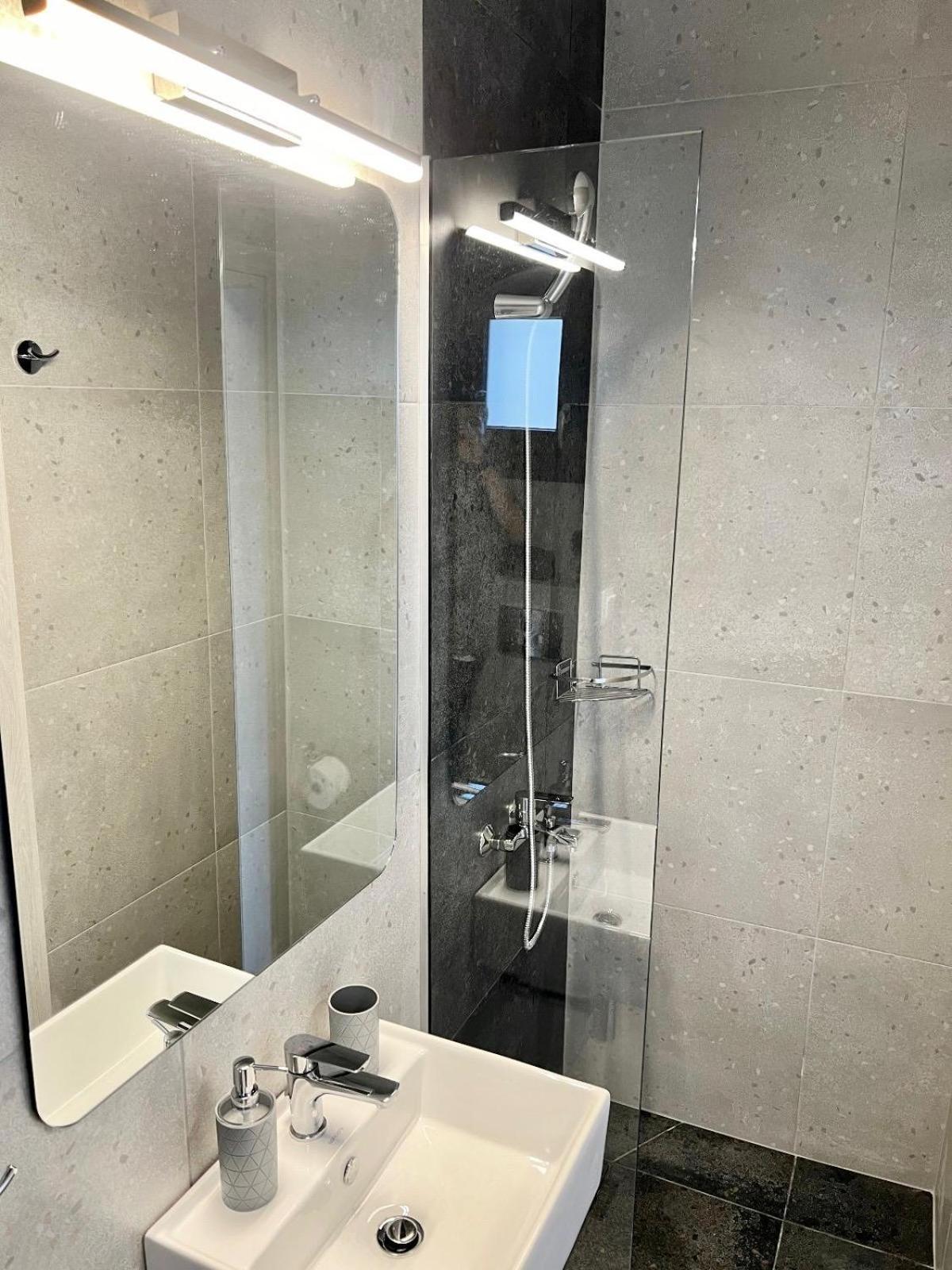 סארטי Four Shades Luxury Suites מראה חיצוני תמונה