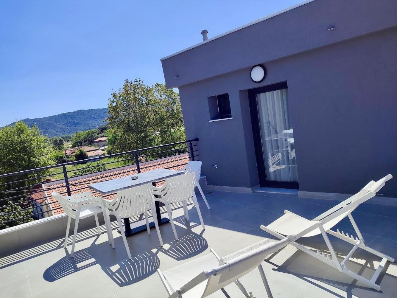 סארטי Four Shades Luxury Suites מראה חיצוני תמונה