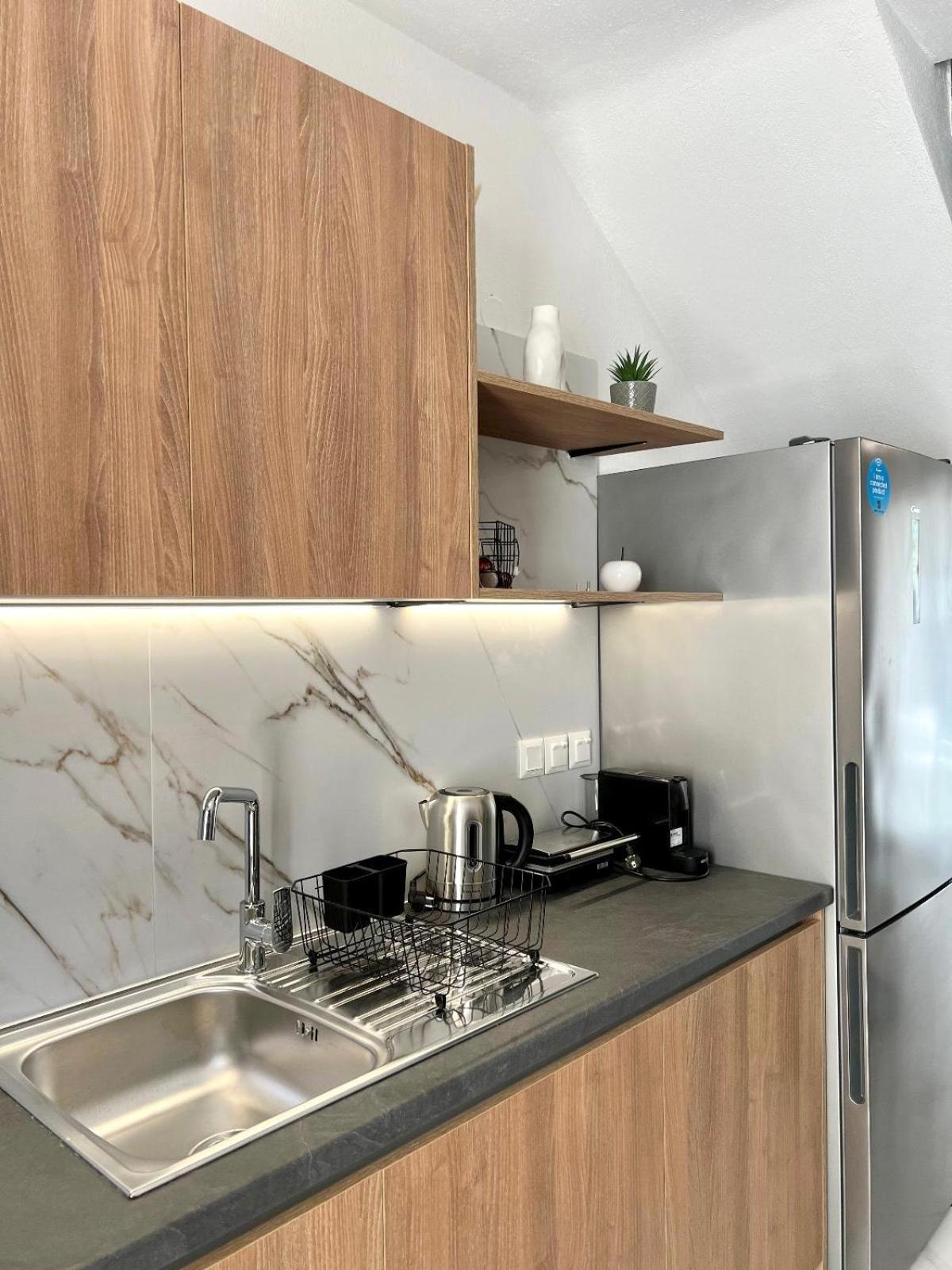 סארטי Four Shades Luxury Suites מראה חיצוני תמונה