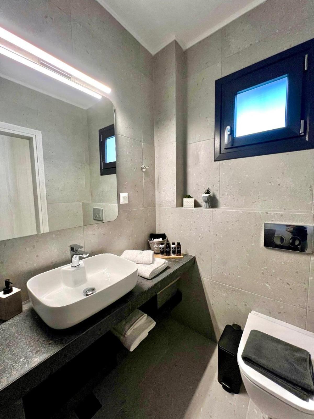 סארטי Four Shades Luxury Suites מראה חיצוני תמונה