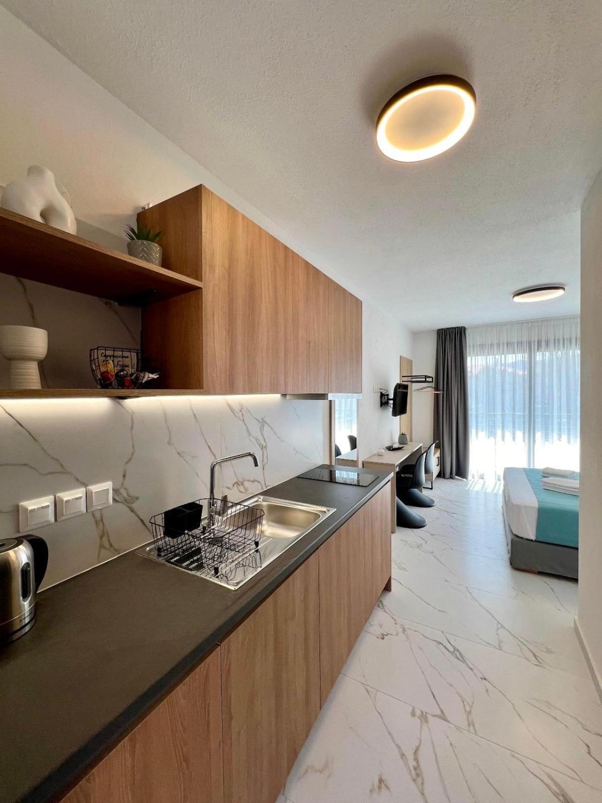 סארטי Four Shades Luxury Suites מראה חיצוני תמונה
