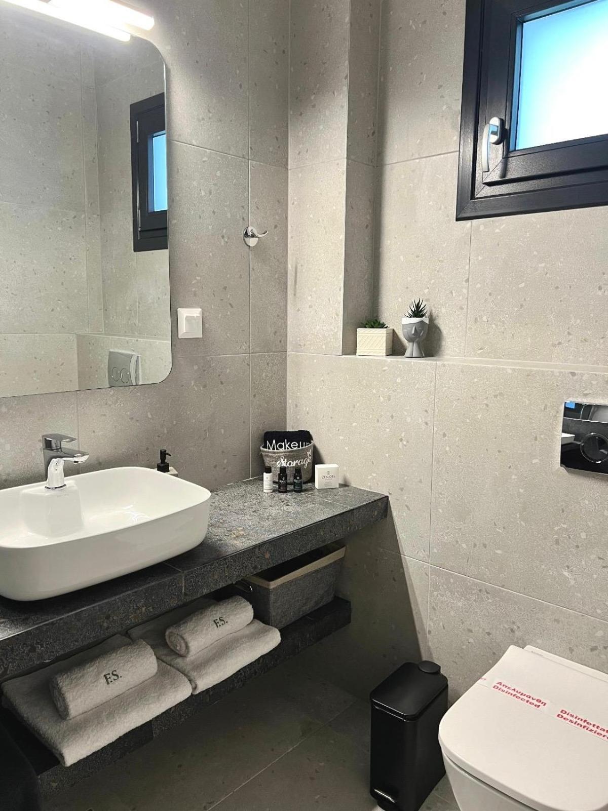 סארטי Four Shades Luxury Suites מראה חיצוני תמונה