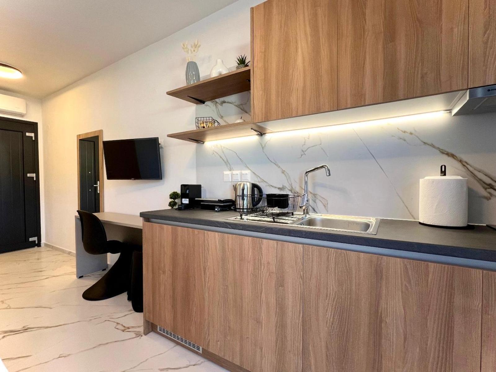 סארטי Four Shades Luxury Suites מראה חיצוני תמונה