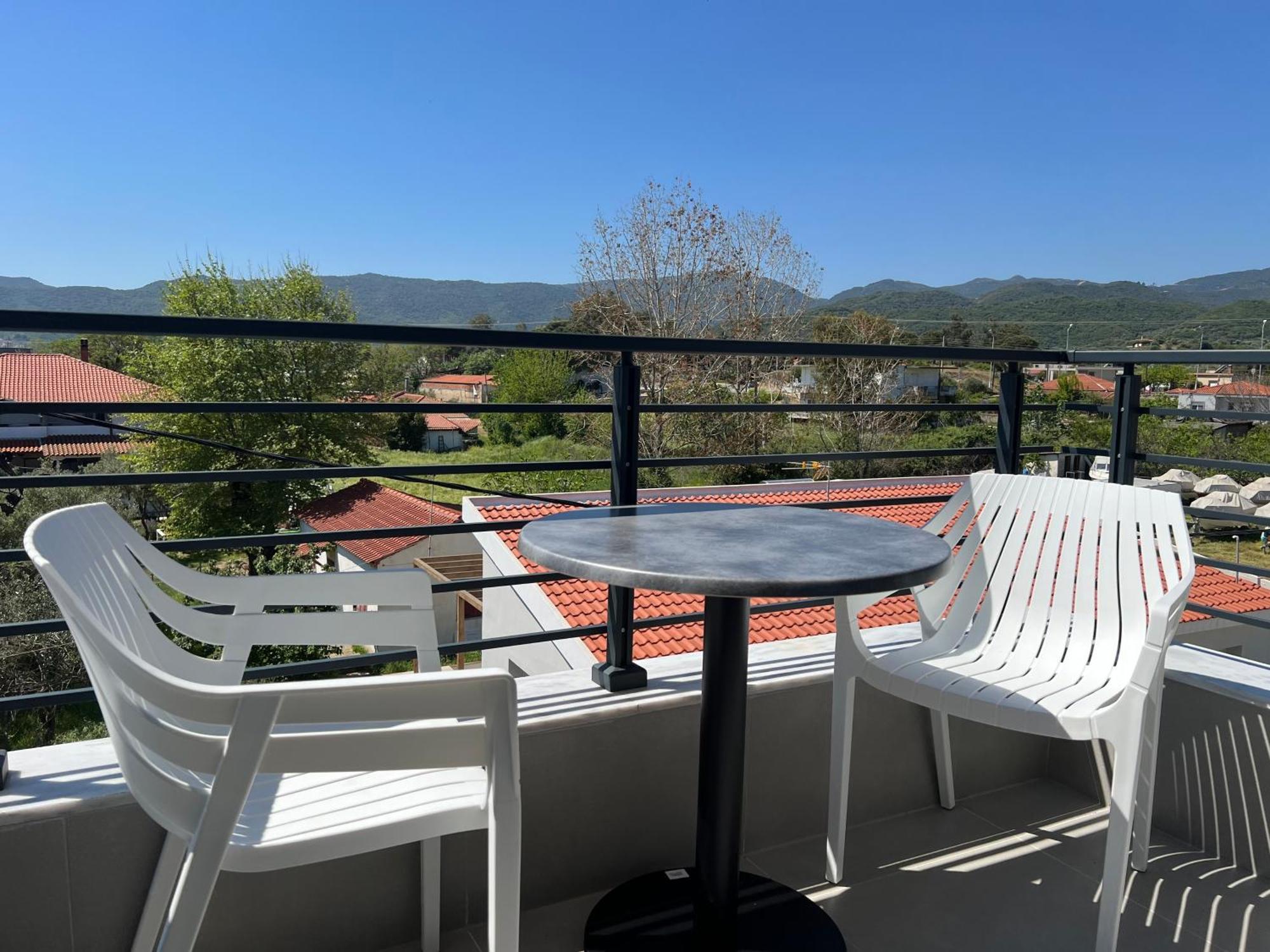 סארטי Four Shades Luxury Suites מראה חיצוני תמונה