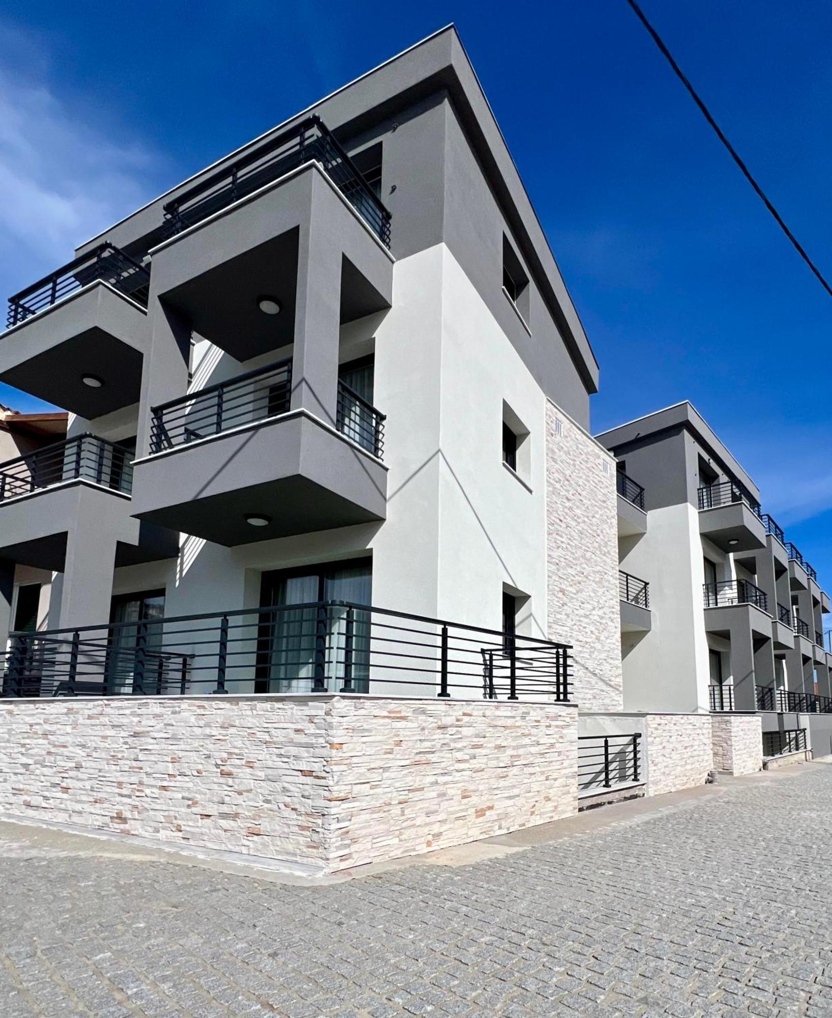 סארטי Four Shades Luxury Suites מראה חיצוני תמונה